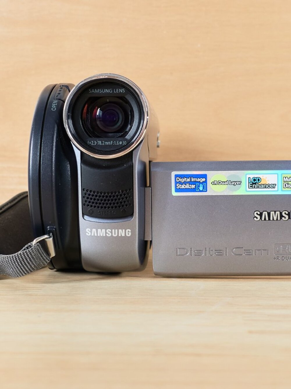 Samsung SC-DC171 DVD Camcorder with 34x Optical Zoom, Tested Working